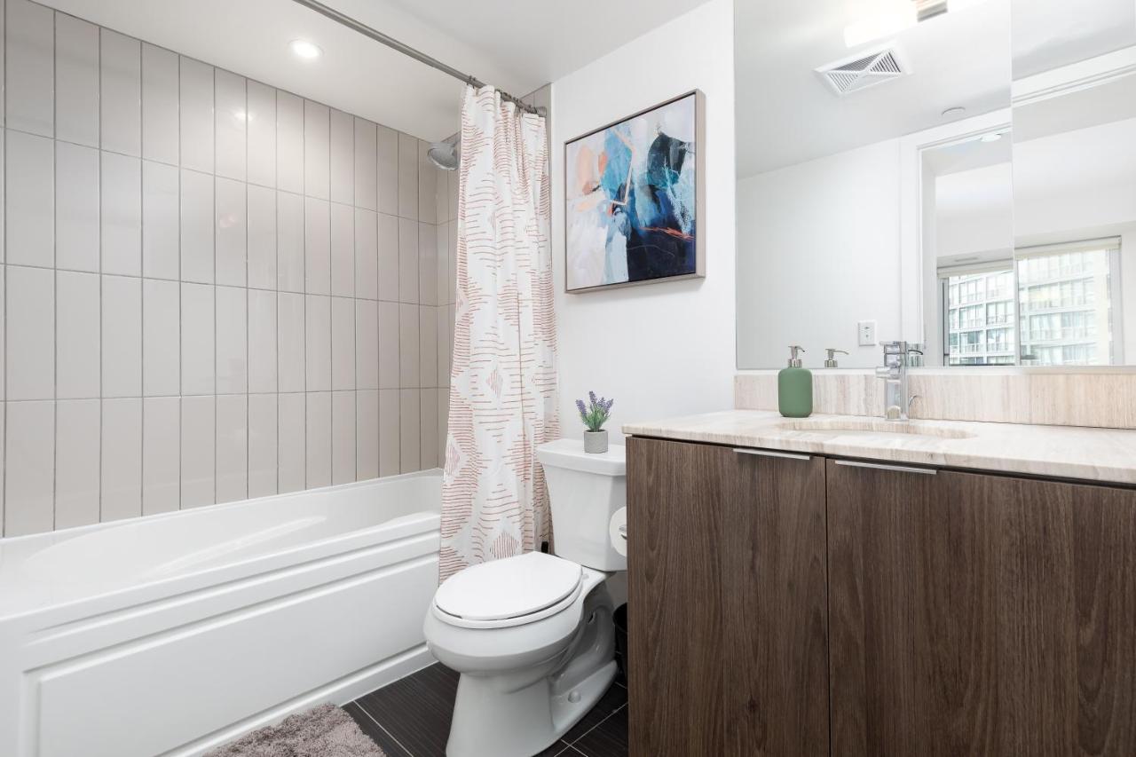 Upscale & Modern 2Bd + Den 2Ba Heart Of Downtown! Διαμέρισμα Τορόντο Εξωτερικό φωτογραφία