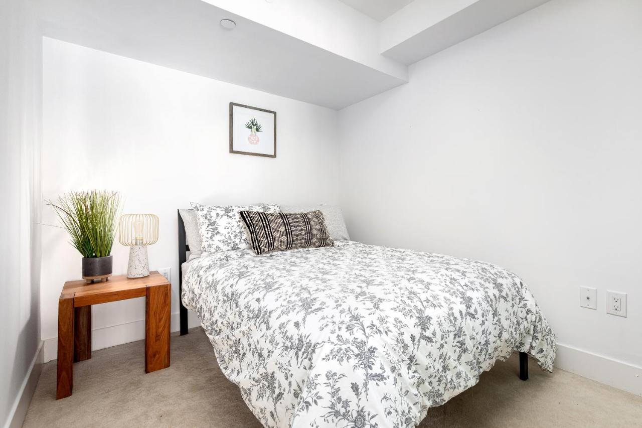 Upscale & Modern 2Bd + Den 2Ba Heart Of Downtown! Διαμέρισμα Τορόντο Εξωτερικό φωτογραφία